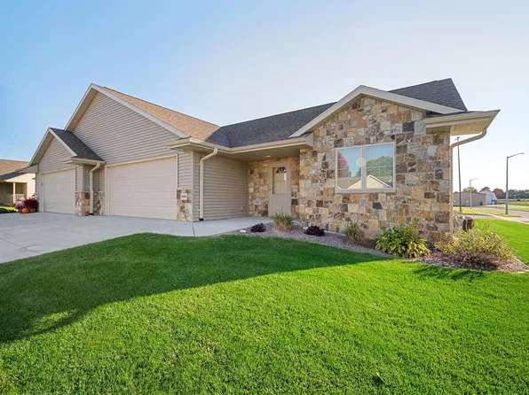 300 Clover LANE, Lomira, WI 53048