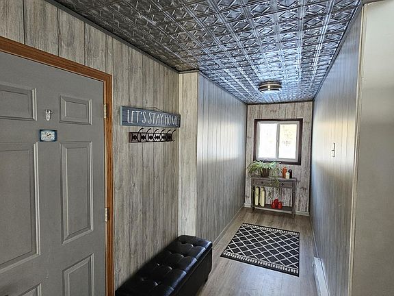 3rd image of 10910 Dalton Ave NE