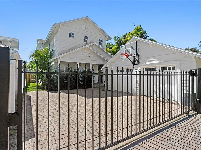 2115 W Watrous Ave — Photo 42