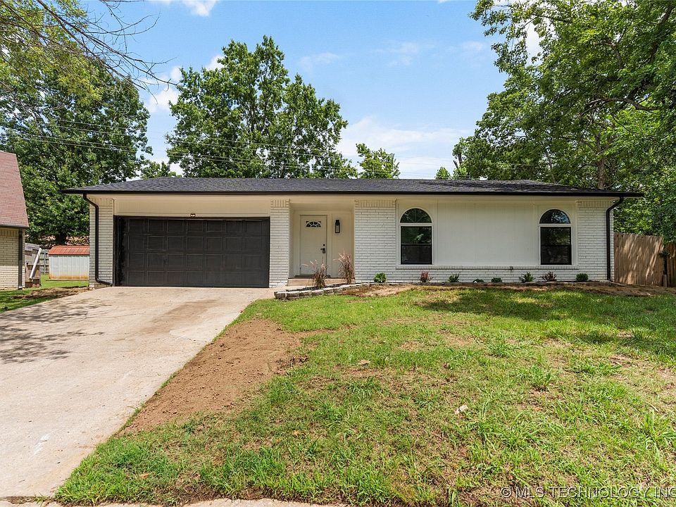1st image of 101 W Waco Pl