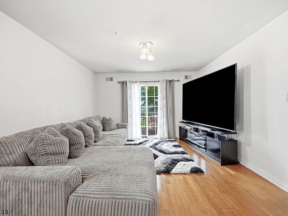 3rd image of 114 4TH Street #2
