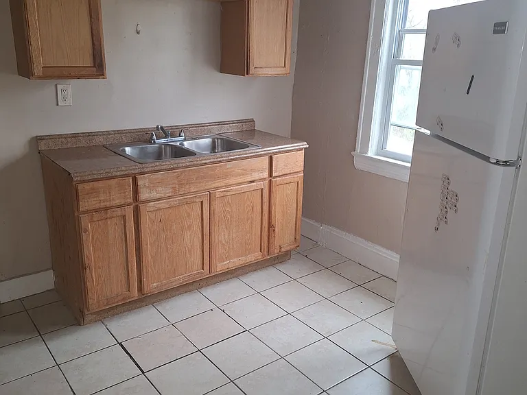 3438 E 140th St #4 — Photo 6