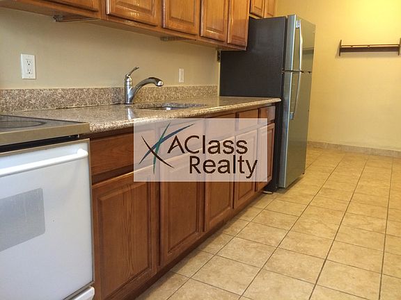 2nd image of 2462 Crescent St