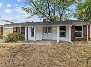 2545 Oakwood Manor Dr, Florissant, MO