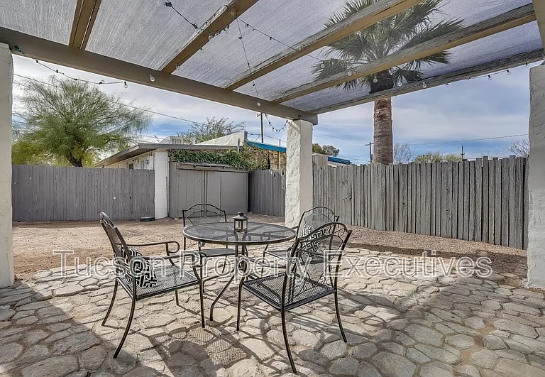 1040 E Linden St #A — Photo 18