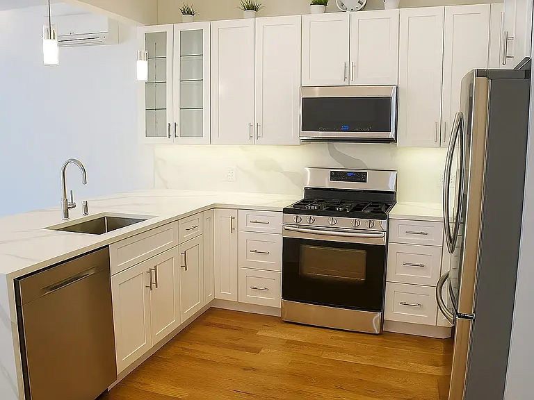 101 Dupont St #2 — Photo 4