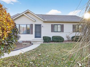 7010 Douglas Rd, Lambertville, MI 48144