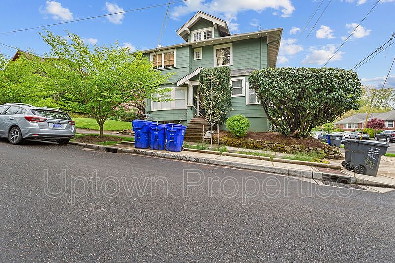 1st image of 1005 SE 27th Ave Unit 1