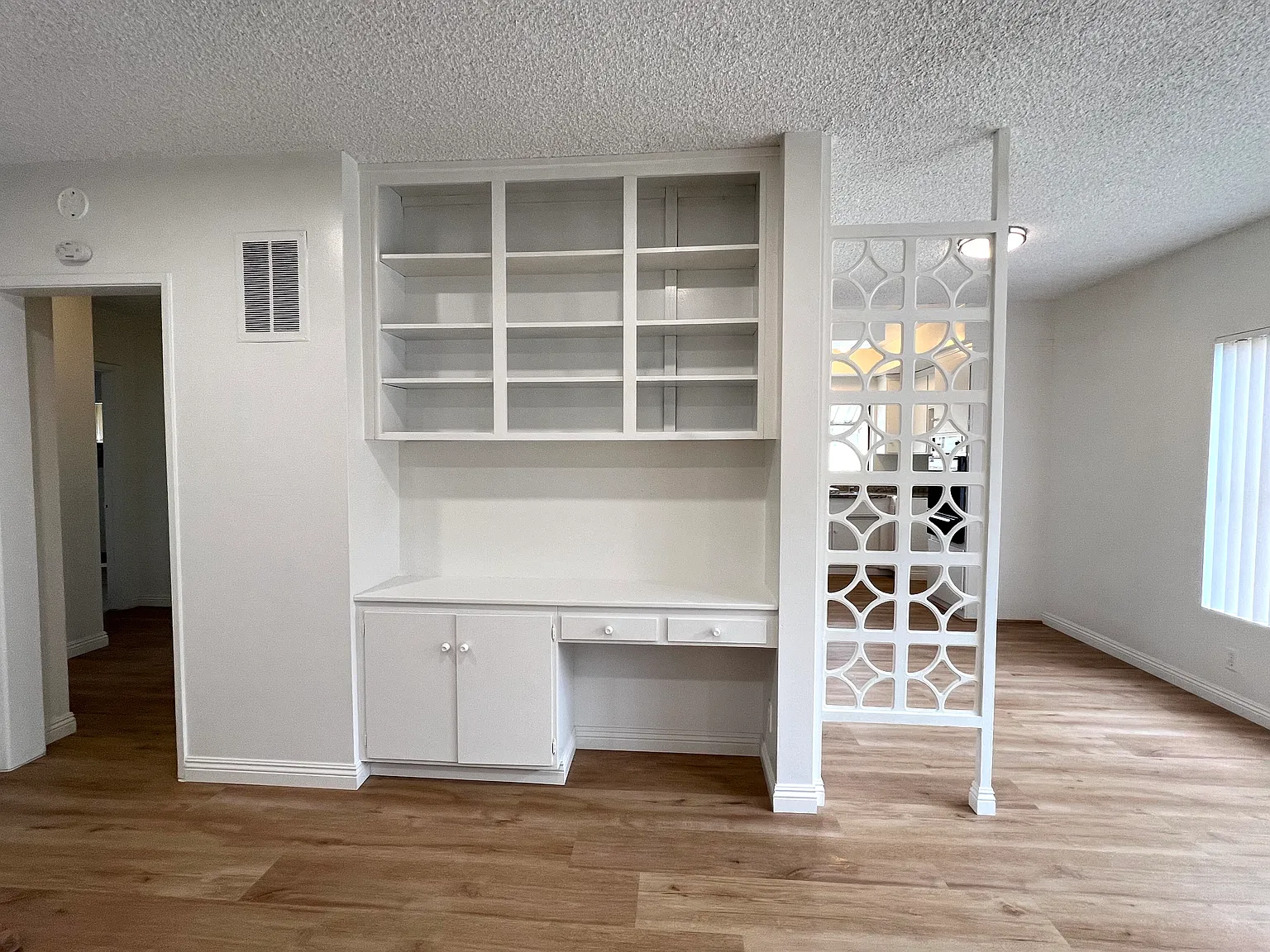 2 bed, 1.5 bath, 900 sqft, $1,990 — Photo 3