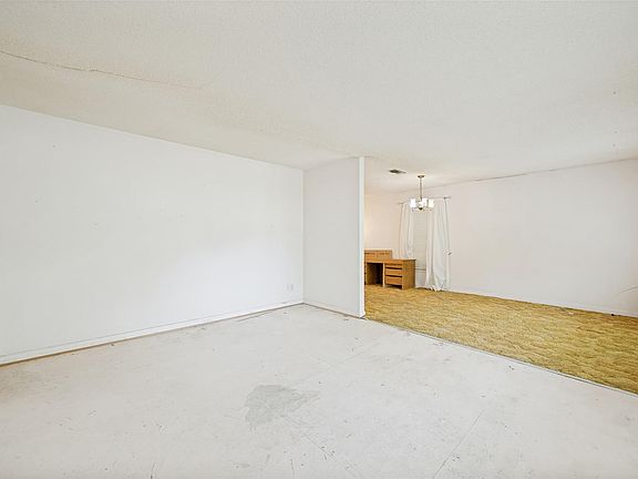 4th image of 4814 Woodview Ave