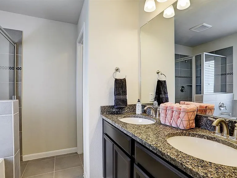 15718 Whispering Green Dr — Photo 8