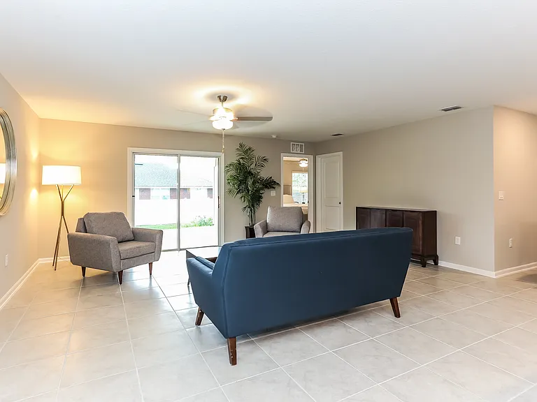 9208 Joannes Way — Photo 2
