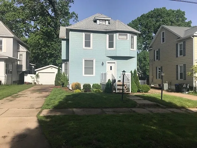 814 43rd St photo 1