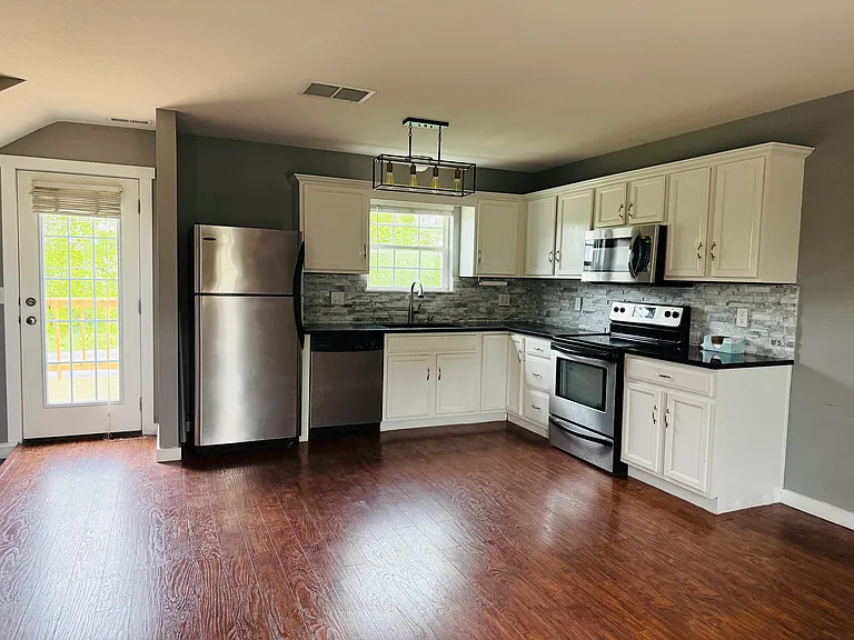 1733 SW 32nd Ln — Photo 3