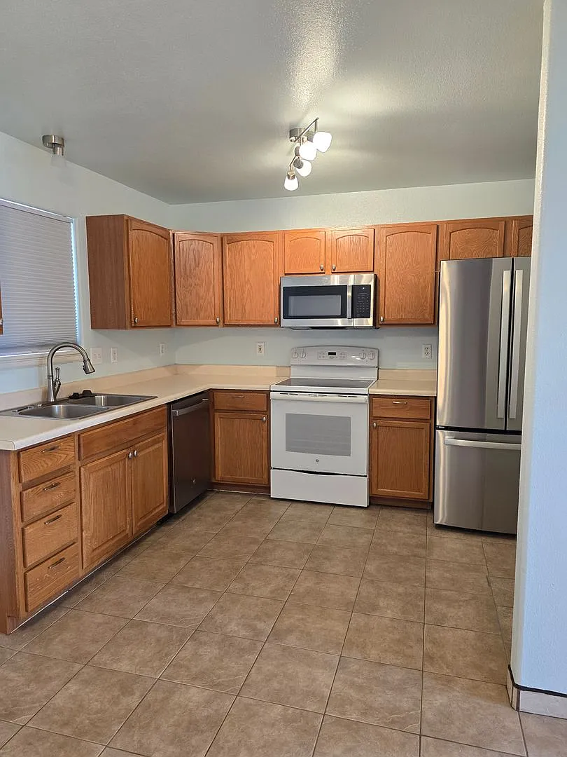Building Photo - 267 Pinon Ct