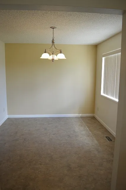 Large home with additional garage! — Photo 4