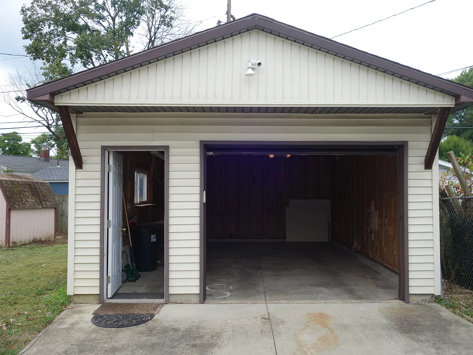 3 bed, 1009 sqft, $2,000 — Photo 2