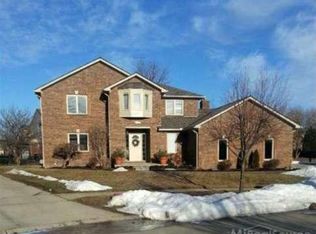 47721 Robins Nest Dr, Shelby Township, MI 48315