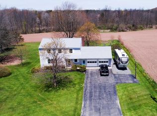 3298 Schilling Rd, Marion, NY 14505