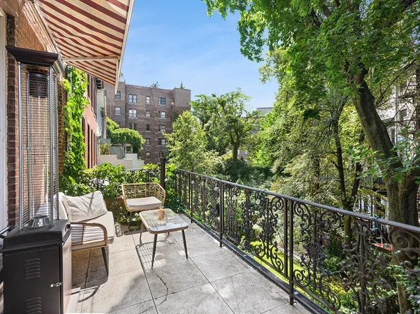 142 West 11th Street image 2 of 7