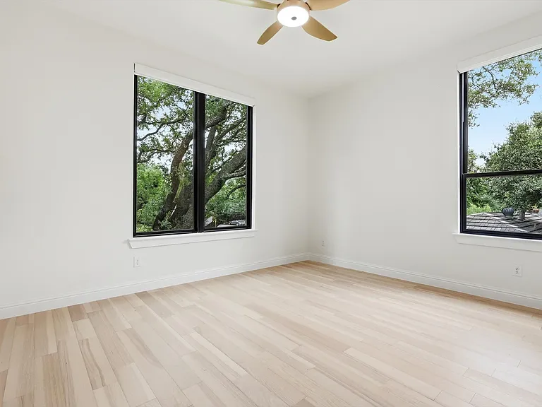 3135 Walnut Hill Ln — Photo 22