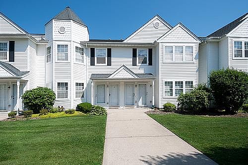 1st image of 5 Victorian Ln