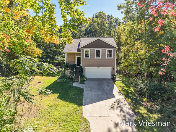 1032 W Barney Ave, Muskegon, MI 49441