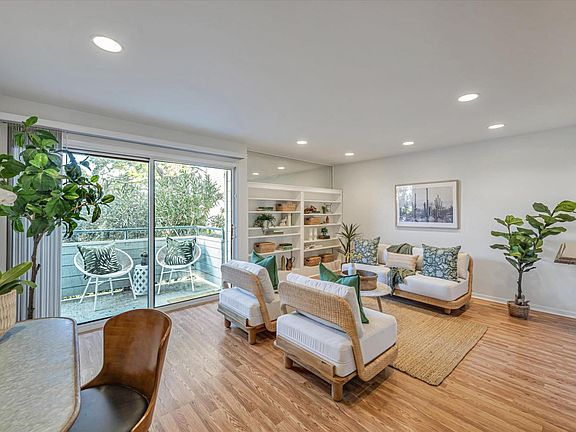 4th image of 348 Larkspur Plaza Drive