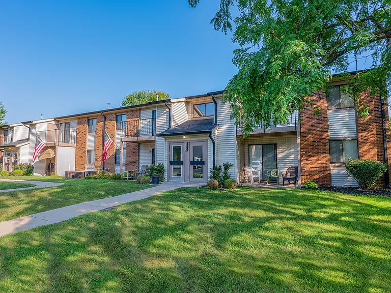 1180 Horseshoe Dr — Photo 2