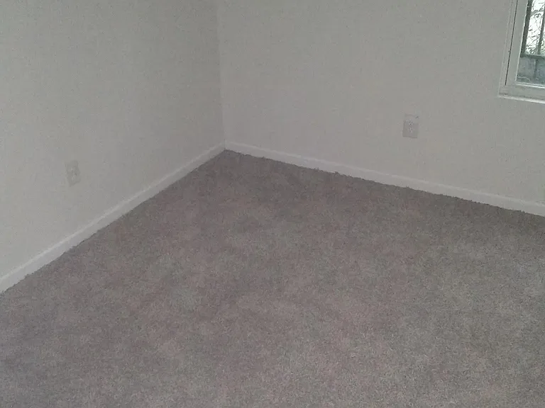 1049 Winston Rd — Photo 2