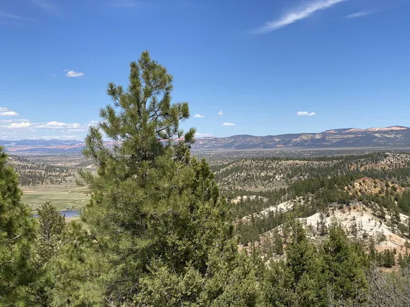 19 W Royal Hunte Dr, Duck Creek Village, UT 84762