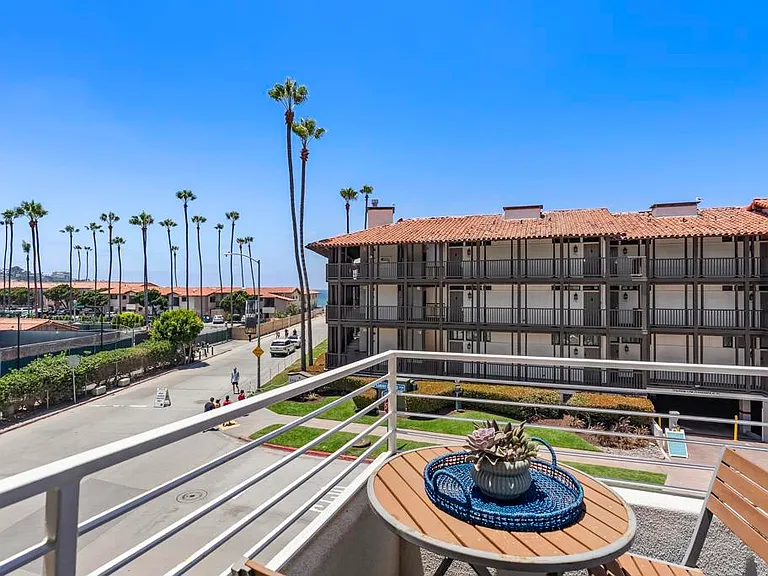 2110 Avenida De La Playa #C — Photo 13