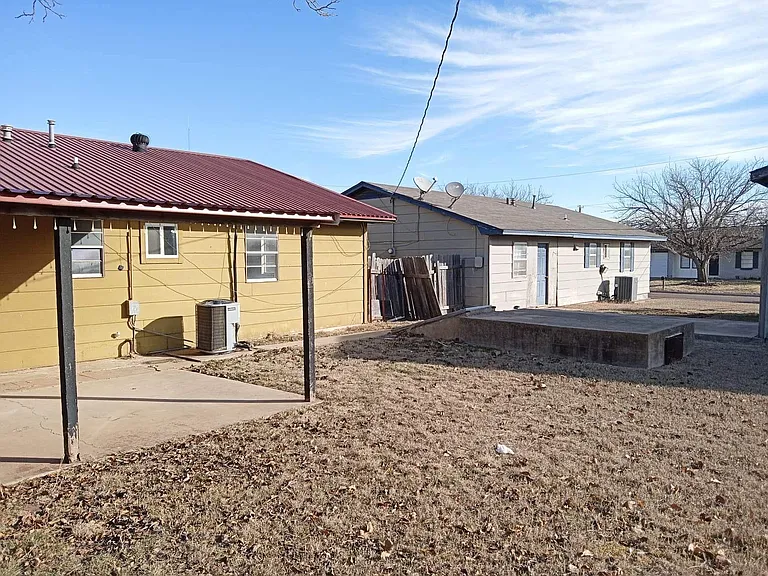 616 Briarwood Ln — Photo 20