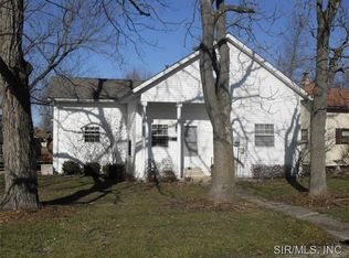 496 S 4th St, New Douglas, IL 62058
