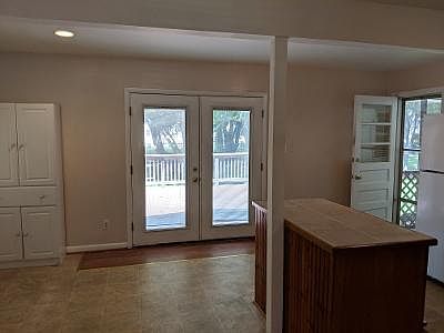 4th image of 8 Kingwood Dr