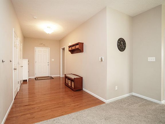 3rd image of 110 Oxford Circle Ct
