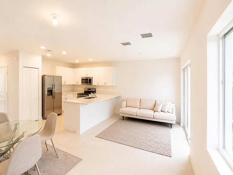 5085 SW 37th St — Photo 15