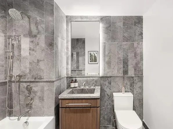 208 Delancey Street image 6 of 18