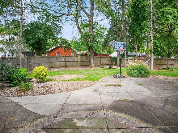 5th image of 1820 Greenleaf Blvd