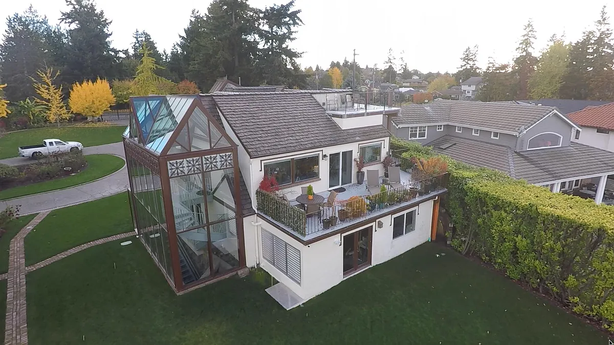 Entire Upper Floor - 2 Caledonia Smt NE