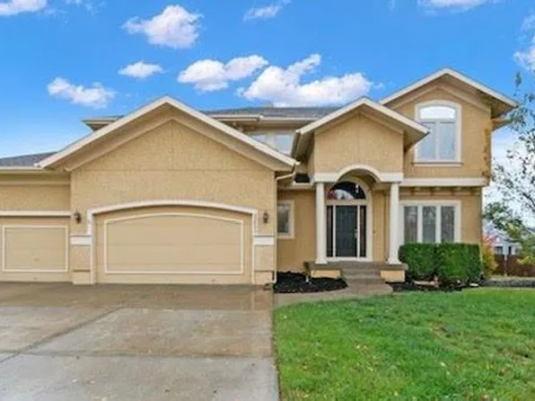 22592 S Lincoln St, Spring Hill, KS 66083