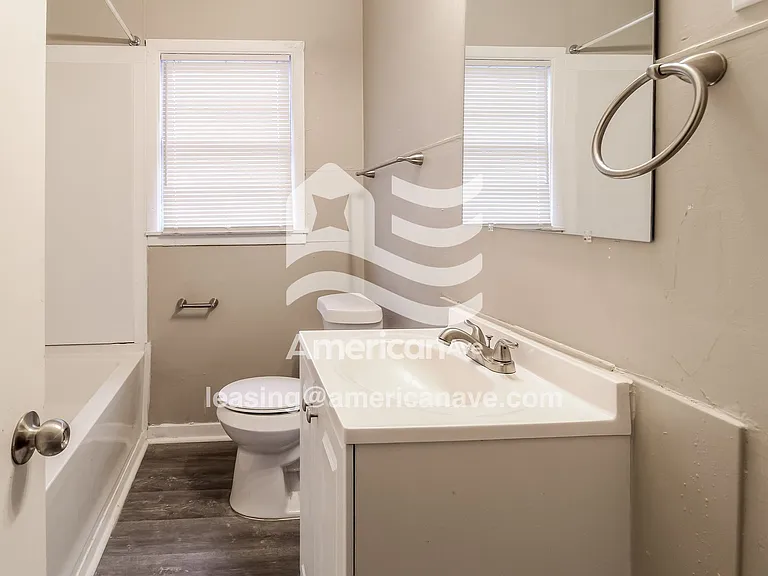 1768740_009_wm_-_main_bathroom_13601074.jpg