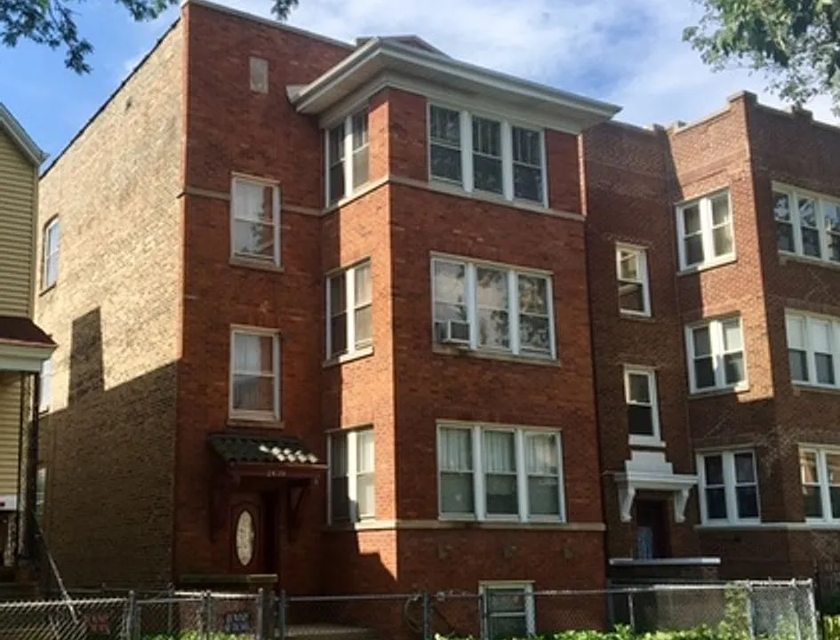 2439 West Gunnison Street