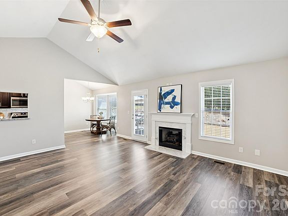 4th image of 104 Candace Ct