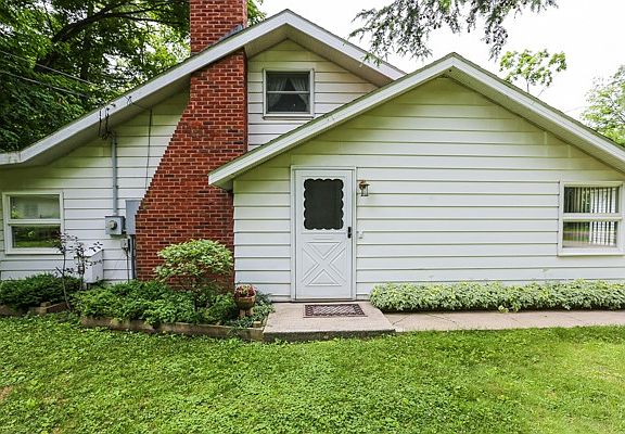 3rd image of 6748 W Lake Dr