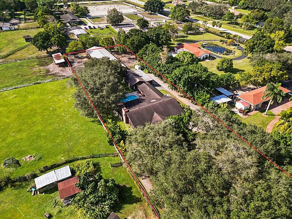 3rd image of 4941 Thoroughbred Lane