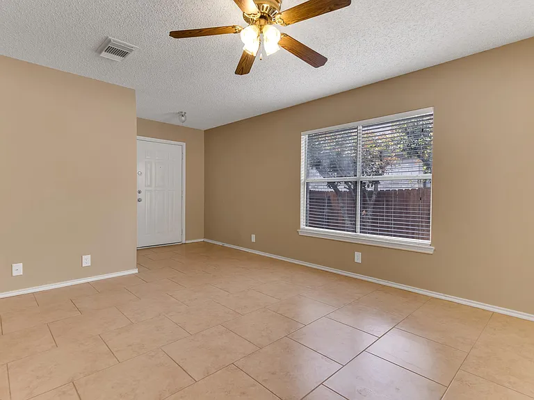 6315 Regency Ln — Photo 7