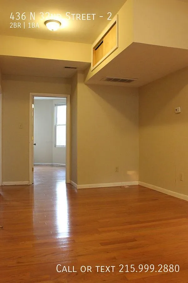 Spacious two bedroom with den apartment on 32nd street! — Photo 2