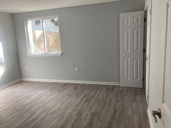 3rd image of 719 Cypress Dr