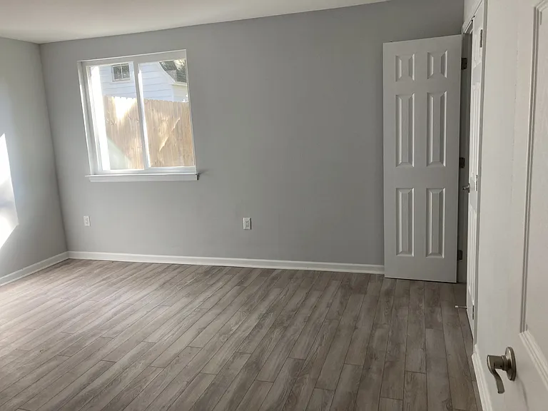 719 Cypress Dr — Photo 3